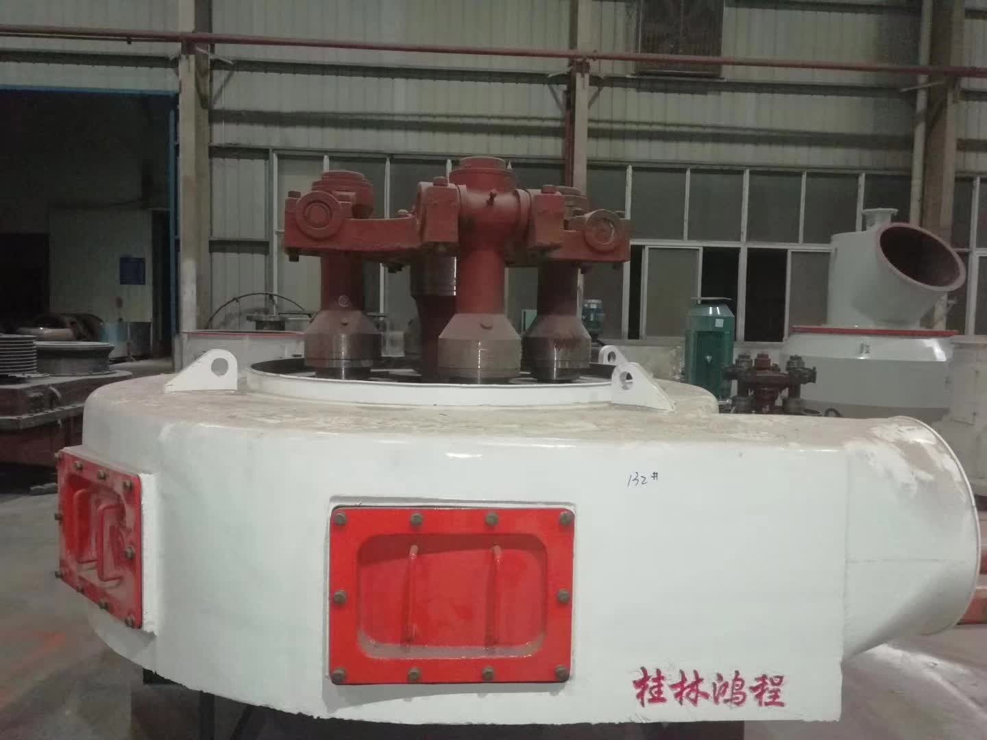 桂林鴻程大型氧化鈣設(shè)備磨粉機(jī)主機(jī)生產(chǎn)現(xiàn)場(chǎng)